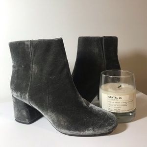 Franco Sarto Velvet Booties🖤